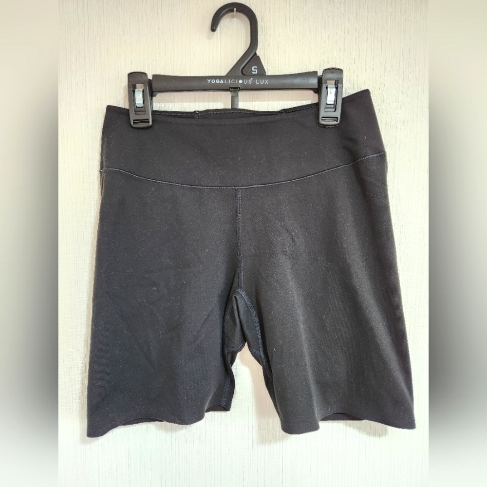 Uniqlo bike shorts / yoga shorts